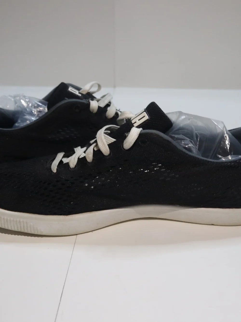 PUMA Women's Black Casual Knit Sneakers with White Soles Size 8 Sportlifestyle